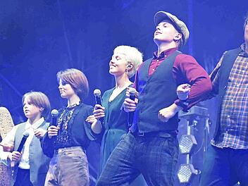 Angelo Kelly und seine Familie beim Plassenburg-Open-Air im Schönen Hof.
