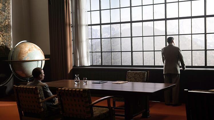 Der deutsch-slowakische Film "F&uuml;hrer und Verf&uuml;hrer" erz&auml;hlt vom unheilvollen B&uuml;ndnis zwischen Joseph Goebbels (Robert Stadlober) und Adolf Hitler (Fritz Karl)