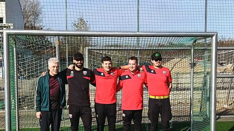 Wird der Comedian Michael Mittermeier (links) das Duell gegen Simon Pearce f&uuml;r sich entscheiden k&ouml;nnen?