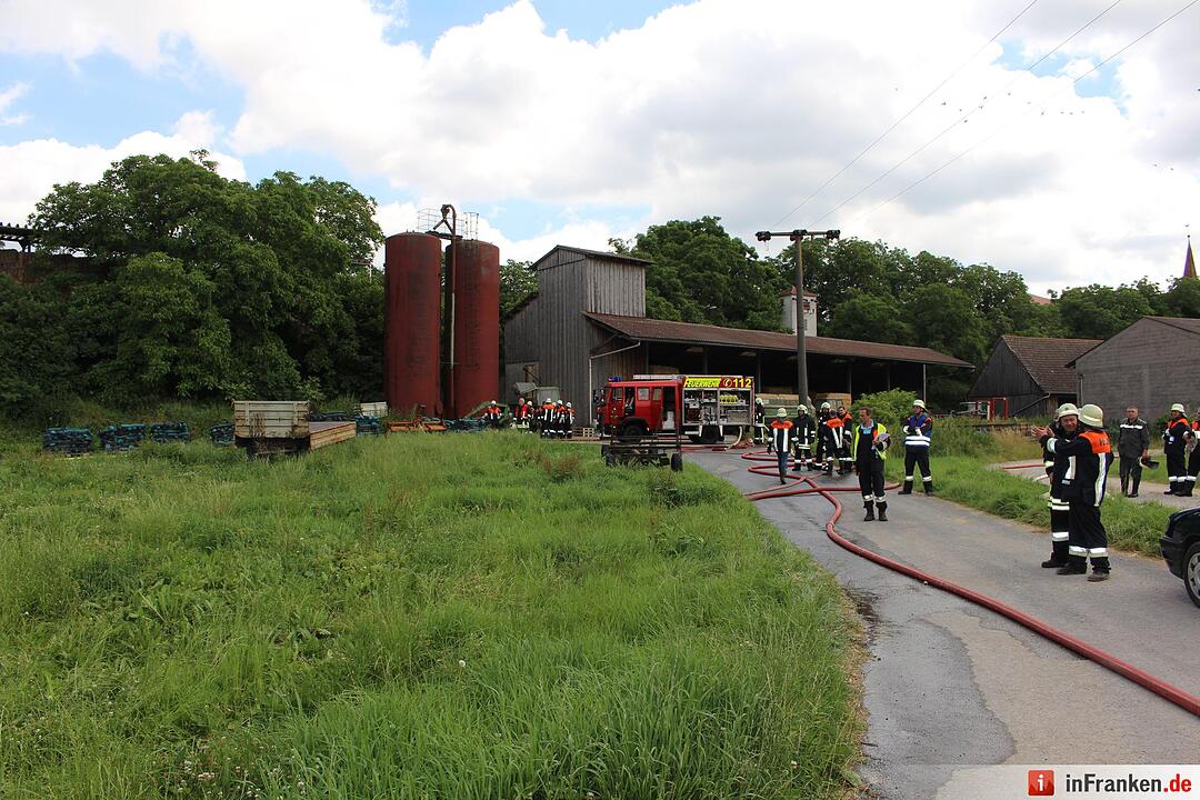Landwirtschaftliches Anwesen in Vollbrand - 150 bis 200 Kuehe qualvoll verendet