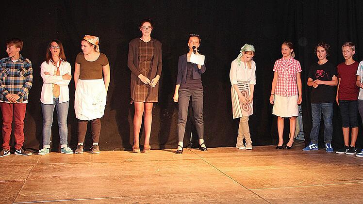 Schüler zeigten in dem Stück "Schule - Deine Zukunft" Szenen aus dem Alltag. Foto: Dieter Britz