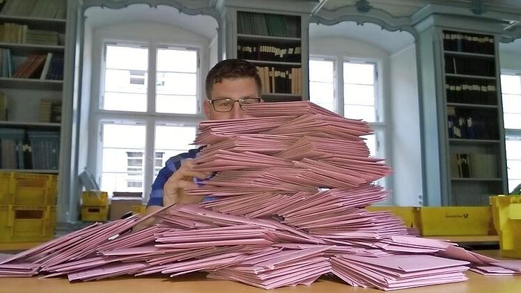 Zahlreiche Briefwahlunterlagen sind bereits wieder im Wahlamt der Stadt Bamberg angekommen. Foto: Pressestelle Stadt Bamberg