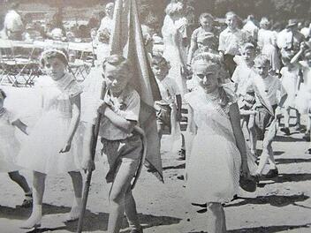 Bilder vom Kinderfestumzug 1956 Fotos: Repro Stadtarchiv Neustadt