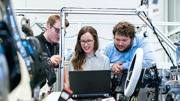 Die tariflichen Ausbildungsverg&uuml;tungen in Deutschland sind stark gestiegen, mit den h&ouml;chsten Anstiegen seit 1992, und zeigen nun eine Ann&auml;herung zwischen Ost- und Westdeutschland.