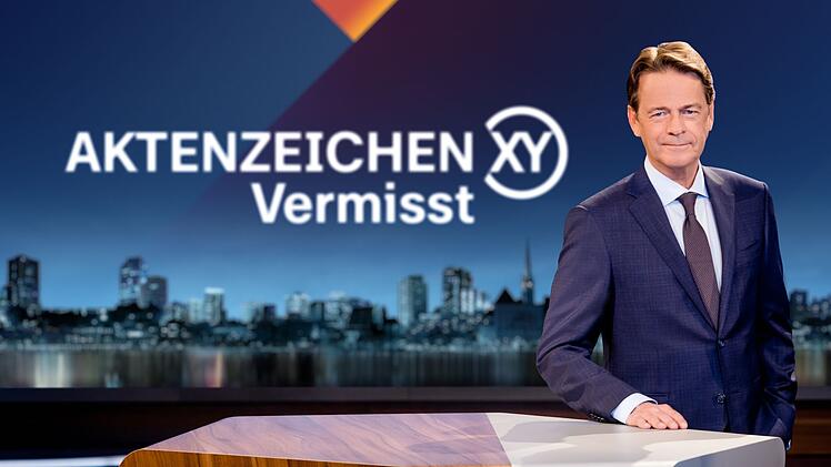 Moderator Rudi Cerne bittet in der vierten Ausgabe der Sondersendung "Aktenzeichen XY ... Vermisst" um die Mithilfe des Publikums.
