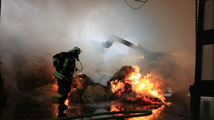 In Hohn am Berg bei Schlüsselfeld hat sich ein Scheunenbrand ereignet. Foto: Ferdinand Merzbach
