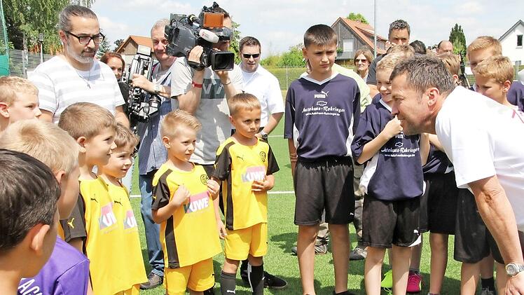 Mit dem Nachwuchs des FC Herzogenaurach geriet Lothar Matthäus ins Plaudern über seine eigene Fußballer-Jugend.