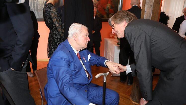 Im Gespräch mit dem Leiter der Kunstsammlungen der Veste Coburg, Klaus Weschenfelder. Foto: Barbara Herbst