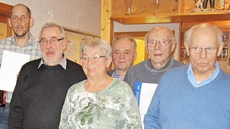 Geehrt wurden auch: Willi Thein, Siegfried Hegen, Helga Zöller, Nikolaus Lochner, Josef Wansch und Fritz Platsch (von links) .  Fotos: pr