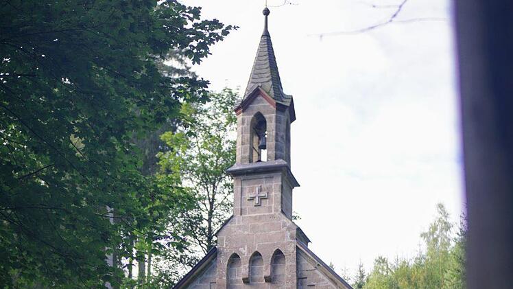 Idylle im Kremnitztal: Unterhalb der Kapelle gibt es an der alten Kremnitzmühle einen Picknickplatz für Wanderer. Foto: Bastian Sünkel