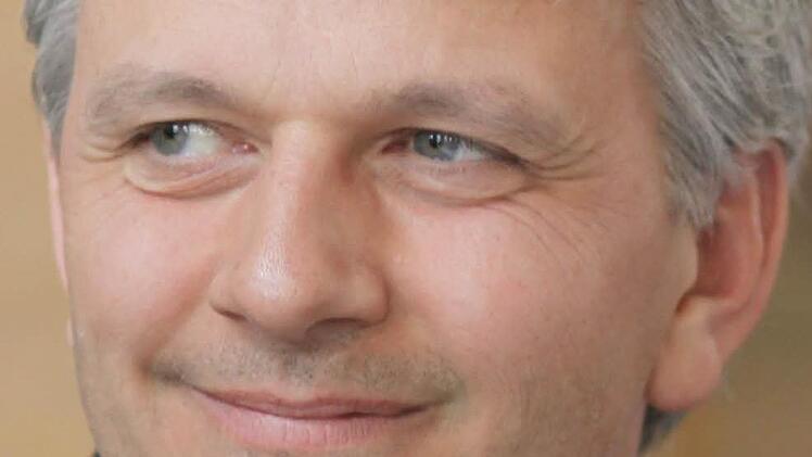 Coburgs Schauspieldirektor Matthias Straub inszenierte Michael Frayns Komödie "Der nackte Wahnsinn".Foto: Archiv/Jochen Berger