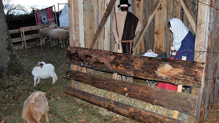Neu ist die Herberge mit Maria und Josef und dem Christuskind.  Foto: Sigismund von Dobschütz