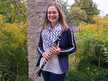 Die Lehramtsanwärterin Veronika Werner aus Sand liebt die Musik und möchte in den kommenden zwei Jahren den Kindern an der Grundschule Eltmann auch die Musik im Unterricht näherbringen. Fotos: Ulrike Langer