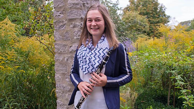 Die Lehramtsanwärterin Veronika Werner aus Sand liebt die Musik und möchte in den kommenden zwei Jahren den Kindern an der Grundschule Eltmann auch die Musik im Unterricht näherbringen. Fotos: Ulrike Langer