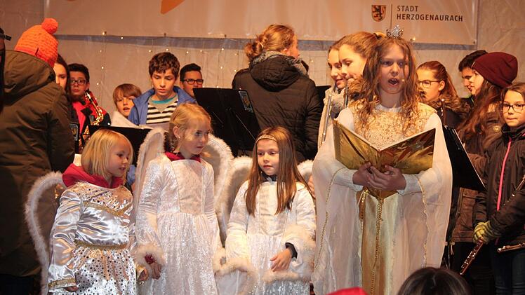 Die Eröffnung des Weihnachtsmarktes    Foto: Richard Sänger