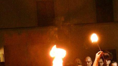 Die Feuershow am Samstagabend war das Highlight an diesem Tag. Die beiden Künstlerinnen begeisterten die Zuschauer.  Hanns Friedrich