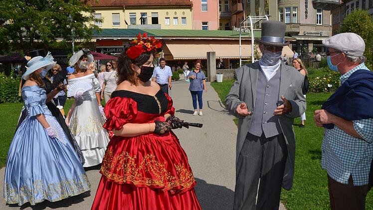 Historische Persönlichkeiten im Rosengarten Foto: Peter Rauch