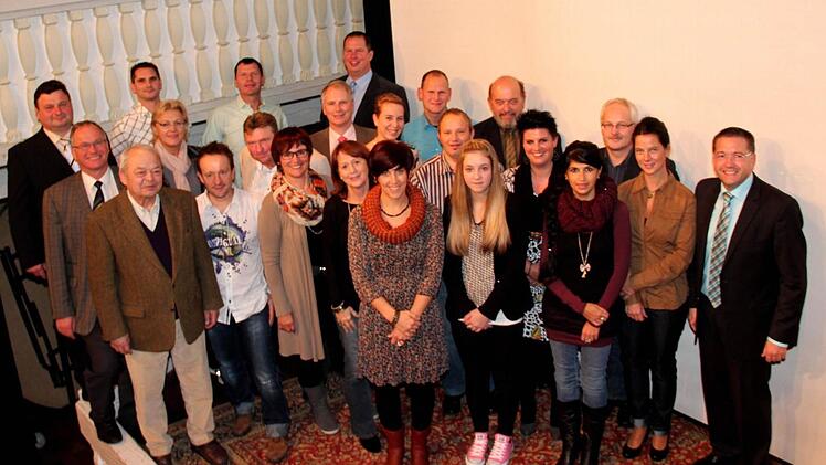 Zuversichtliche Kandidaten mit dem FW-Landratskandidaten Martin Oberle und der Kreisvorsitzenden Irene Häusler (mittlere Reihe von links) Foto: Johanna Blum