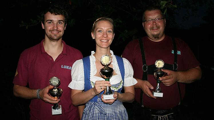 Bogenschießen: Little John Lukas Keßler, Robin Hood Astrid Staab und Bruder Tuck Jan Richter. Foto: Gabi Sell