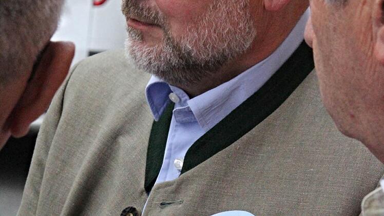 Der einstige Bürgremieter und heutige Vorsitzende der Bürgerwaldkörperschaft, machte mit ieinem Button auf der Brust Werbung für das Projekt: "Windkraft? Ja Bitte!" stand daraf zu lesen.