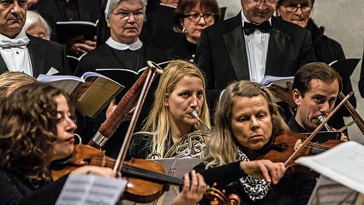 Begeisterten Beifall gab es am Ende für die Aufführung von Rossinis "Stabat Mater" in der Coburger Morizkirche.Foto: Jochen Berger