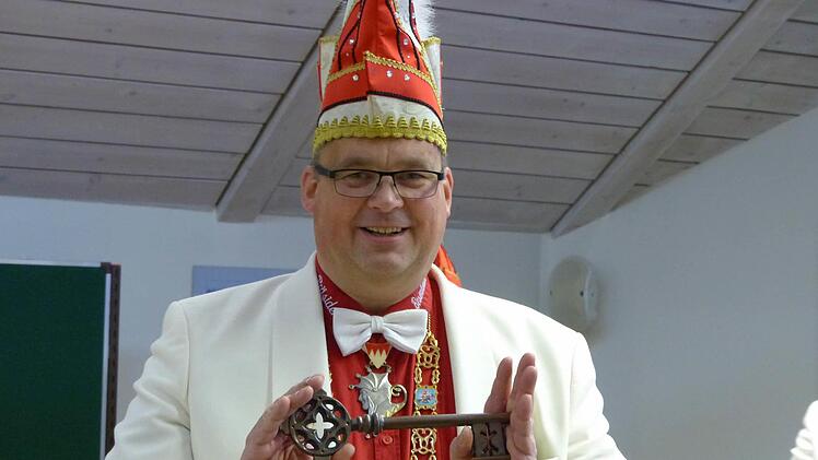 Der Rathausschlüssel ist erobert. Hemhofen wird in der fünften Jahreszeit von den Narren regiert.