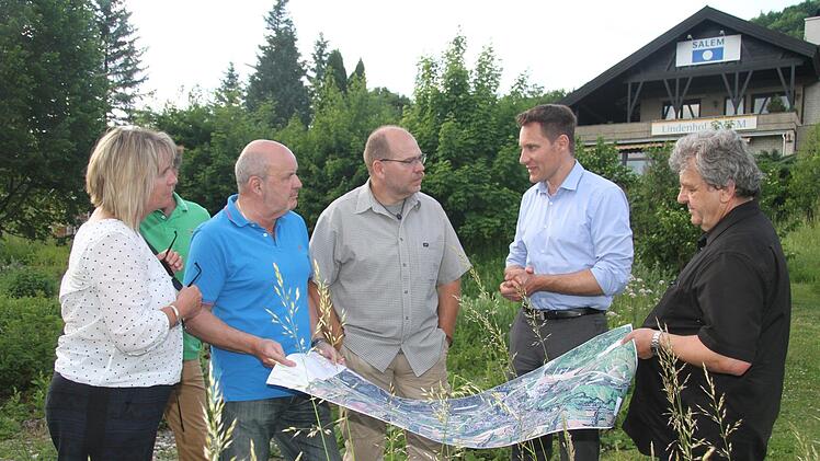 Der Fraktionsvorsitzende der Grünen MdL Ludwig Hartmann zeigte sich von der Naturidylle bei Salem beeindruckt und wunderte sich über die Umgehungsplanungen. Die Versiegelung von immer neuen Flächen müssen gestoppt werden, forderte Hartmann