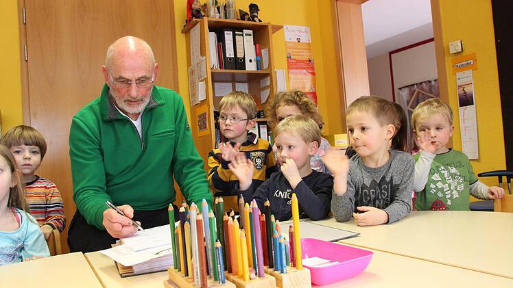 Horst Schneider im Kindergarten Garitz Am See  Foto: Benedikt Borst