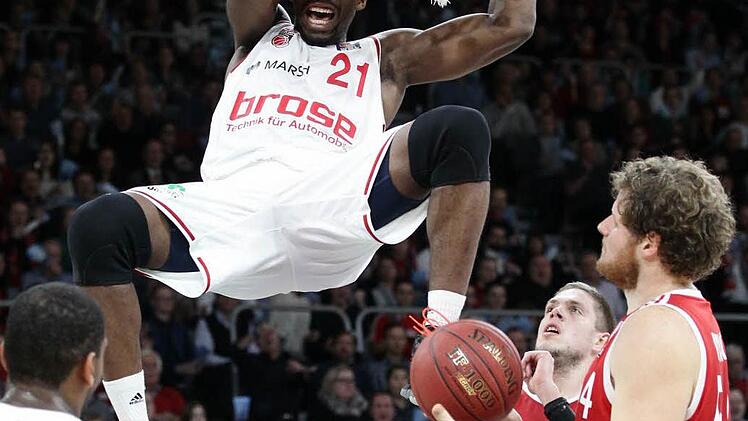 Trevor "das Biest" Mbakwe hatte mit seinem athletischen Spiel am Brett maßgeblichen Anteil daran, dass sich die Bamberger in der Finalserie gegen die Bayern durchsetzen konnten. Jetzt kehrt er im Trikot von Maccabi Tel Aviv nach Freak City zurück.