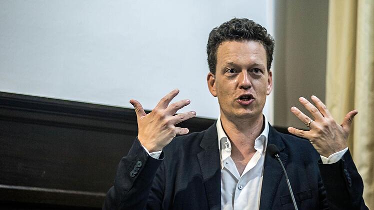 Tilmann Lahme stellte seinen Band über die Famlie Mann beim Coburger Literaturkreis vor. Foto: Jochen Berger