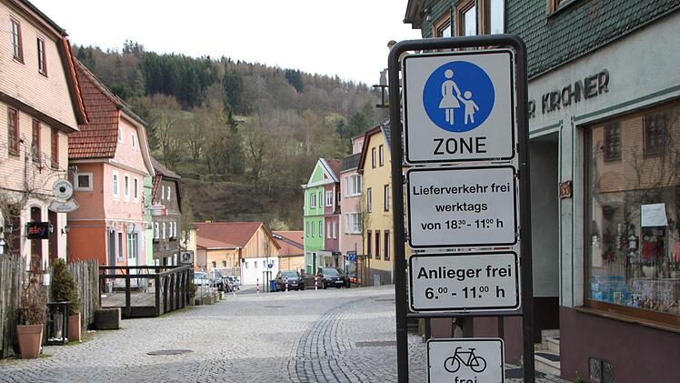 Die Fußgängerzone in Bad Brückenau: Die Zufahrtszeit für Anlieger wird von 11 auf 18.30 Uhr ausgeweitet. Foto: Ulrike Müller