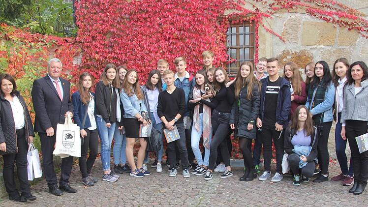 Die Austauschschüler aus Zory mit ihren beiden Lehrerinnen (links und rechts außen).Fotos: Ralf Kestel