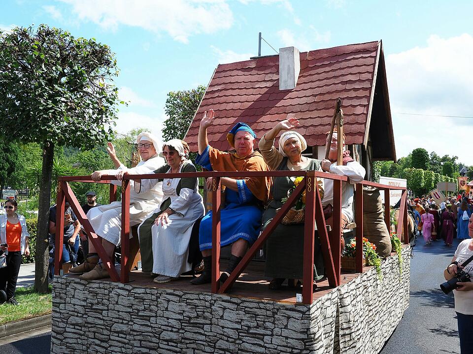 Großer historischer Festzug durch Bad Kissingen!