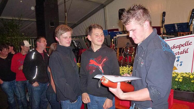 Bei der Siegerehrung am Abend