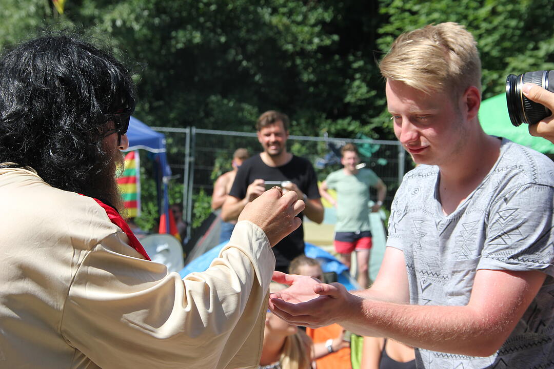 Die Parkrocker feiern das Bier in einer Biermesse
