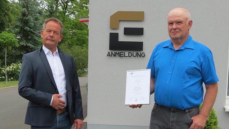 Der Geschäftsführer der Eurodur GmbH, Matthias Rott,  verabschiedete seinen Mitarbeiter  Franz Menig in den Ruhestand.Doris Bauer
