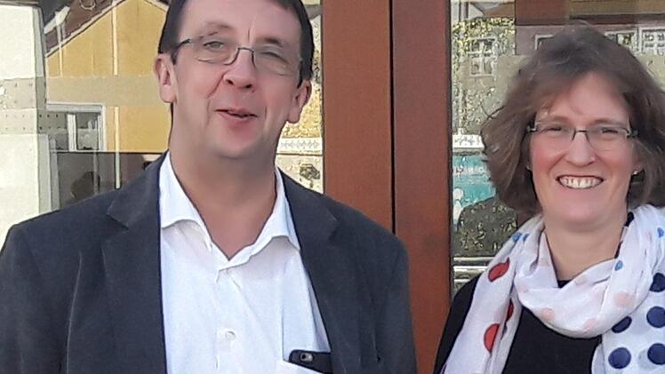 Die Schneyer Pfarrerin Tanja Vincent freute sich über den Besuch ihres Vorgängers Pfarrer Stefan Stauch.