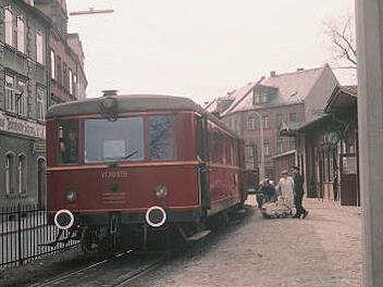 Rentabilitätsrechnungen erzwangen 1932 die teilweise Umstellung auf Triebwagen. Mit ihrem Einsatz wurden ab 1. April 1932 wieder durchgehende Züge von Erlangen nach Gräfenberg und umgekehrt durchgeführt. Repro: Günther Klebes