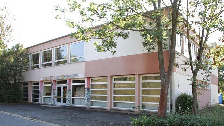 Für das in die Jahre gekommene Schulhaus wurde keine sinnvolle Nutzung mehr gefunden.  Foto: Andreas Dorsch
