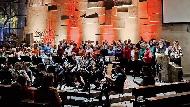 Das Finale mit den Garitzer Ch&ouml;ren, Bands, Musikern und Moderatoren bei &bdquo;Garitz on stage&ldquo;.