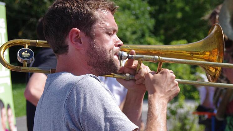 "LaBrassBanda" rockten in Kronach. Foto: Marco Meißner