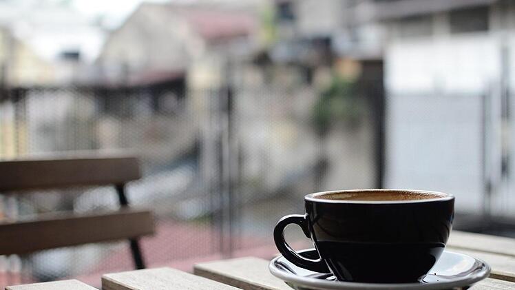 Im Stuttgarter "Café Le Théâtre" erhalten Dieselfahrer einen Rabatt auf Heißgetränke. Symbolbild: pixabay.com/Free-Photos