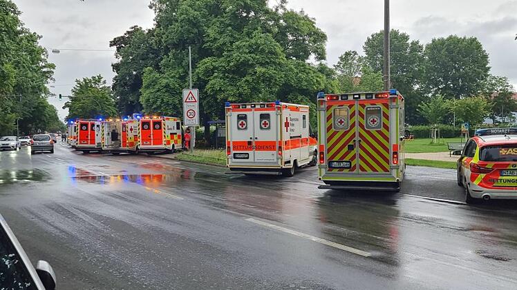 Feuer in Erlangen: Altenheim am Ohmplatz brennt