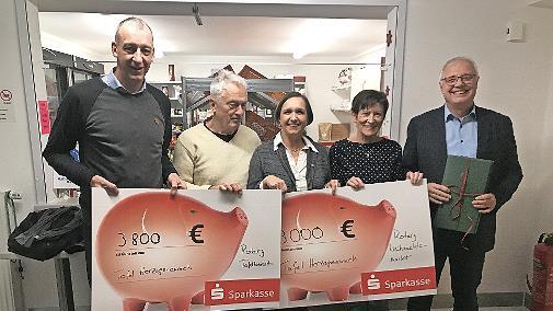Ein stattlicher Betrag kam für die Spendenübergabe an die Tafel zustande.