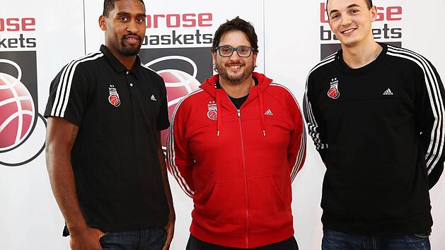 Brad Wanamaker (l.) und Karsten Tadda (r.) wurden von Trainer Andrea Trinchieri zu den Spielf&uuml;hrern bestimmt. Fotos: Daniel L&ouml;b