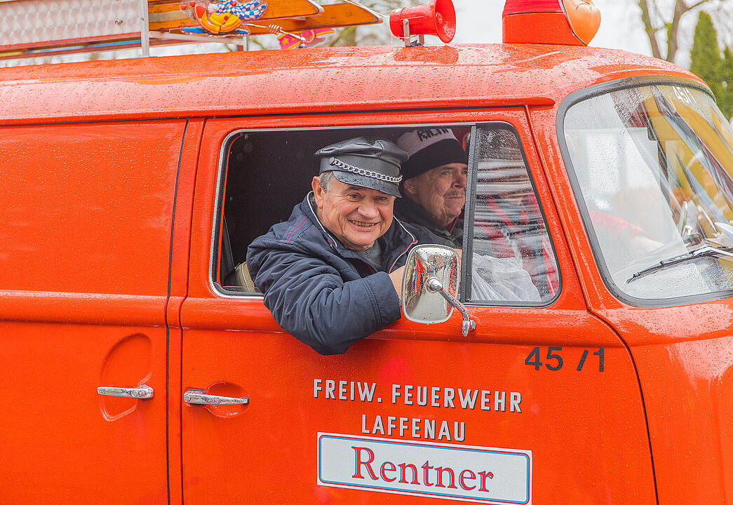Buntes Faschingstreiben begeistert groß und klein.