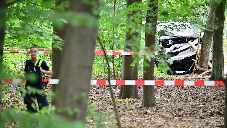 Auto rast in Menschenmenge - CSD abgebrochen