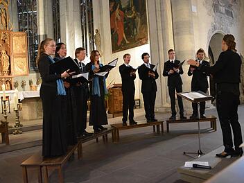 Starke Stimmen: "vocalis ensemble dresden" in der Stadtpfarrkirche Münnerstadt. Foto: Hartmut Hessel