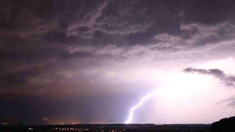 Ist der Mittwoch der letzte heiße Tag in diesem Jahr? Laut Wetterexperte Stefan Ochs erreicht Franken eine Kaltfront am Donnerstag. Foto: NEWS5/Merzbach
