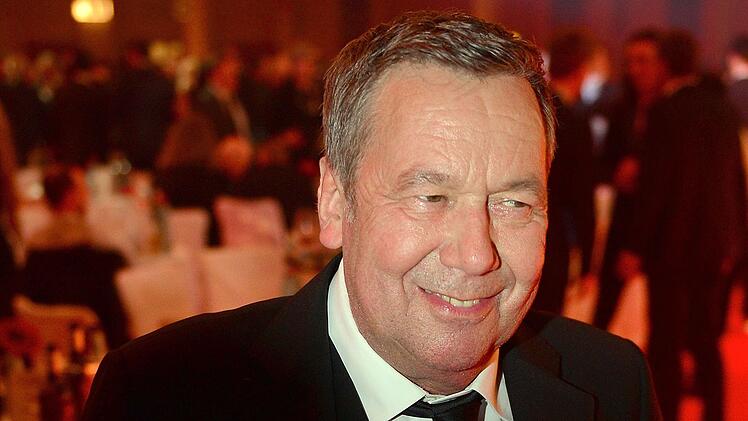 Geboren wurde Roland Kaiser am 10. Mai 1952 unter dem Namen Roland Keiler. Da seine Mutter erst 17 Jahre alt war, wuchs der Berliner bei einer Pflegemutter auf. Als Findelkind wurde er in ärmlichen Verhältnissen in den dreckigen Hinterhöfen der Hauptstadt groß.
